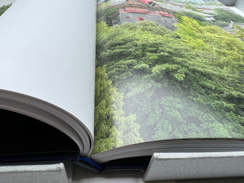 Седловина книжного производства фото крышки CMYK трудная шить УЛЬТРАФИОЛЕТОВЫЙ полный цвет 21cm